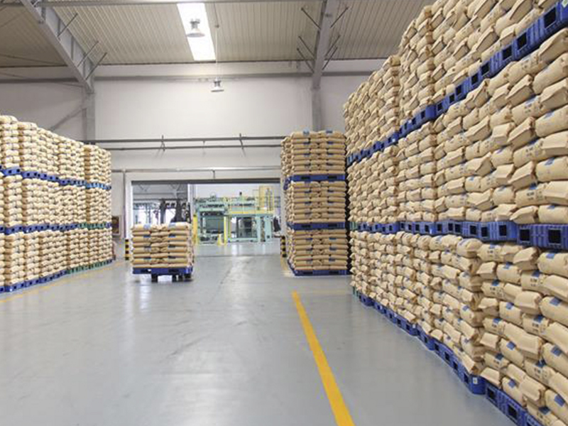 plastic pallets for distribution.jpg