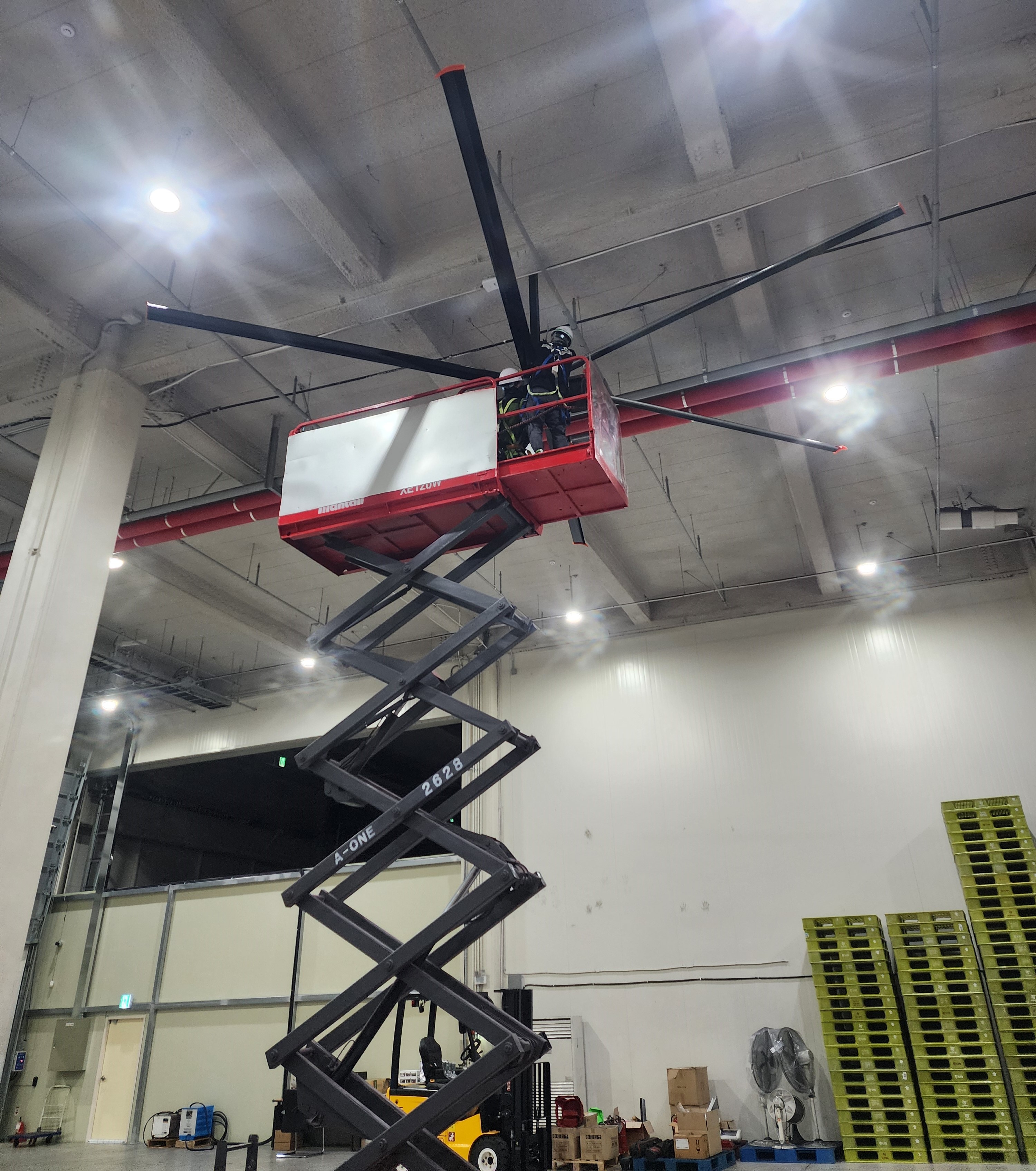 Come installare i ventilatori da soffitto industriali per ottenere le massime prestazioni?