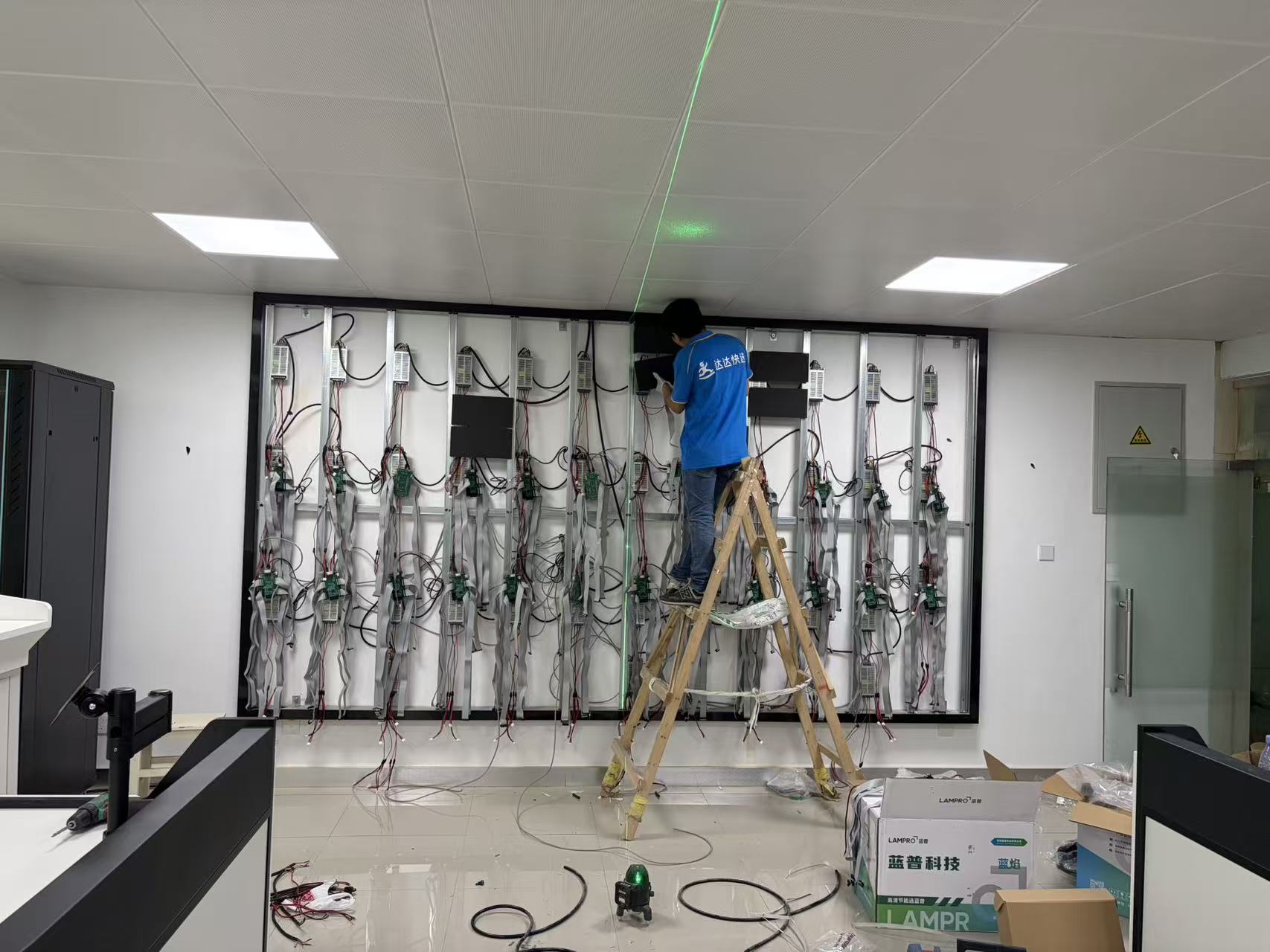 laser-assisted-precision-installation-of-fine-pitch-led-modules
