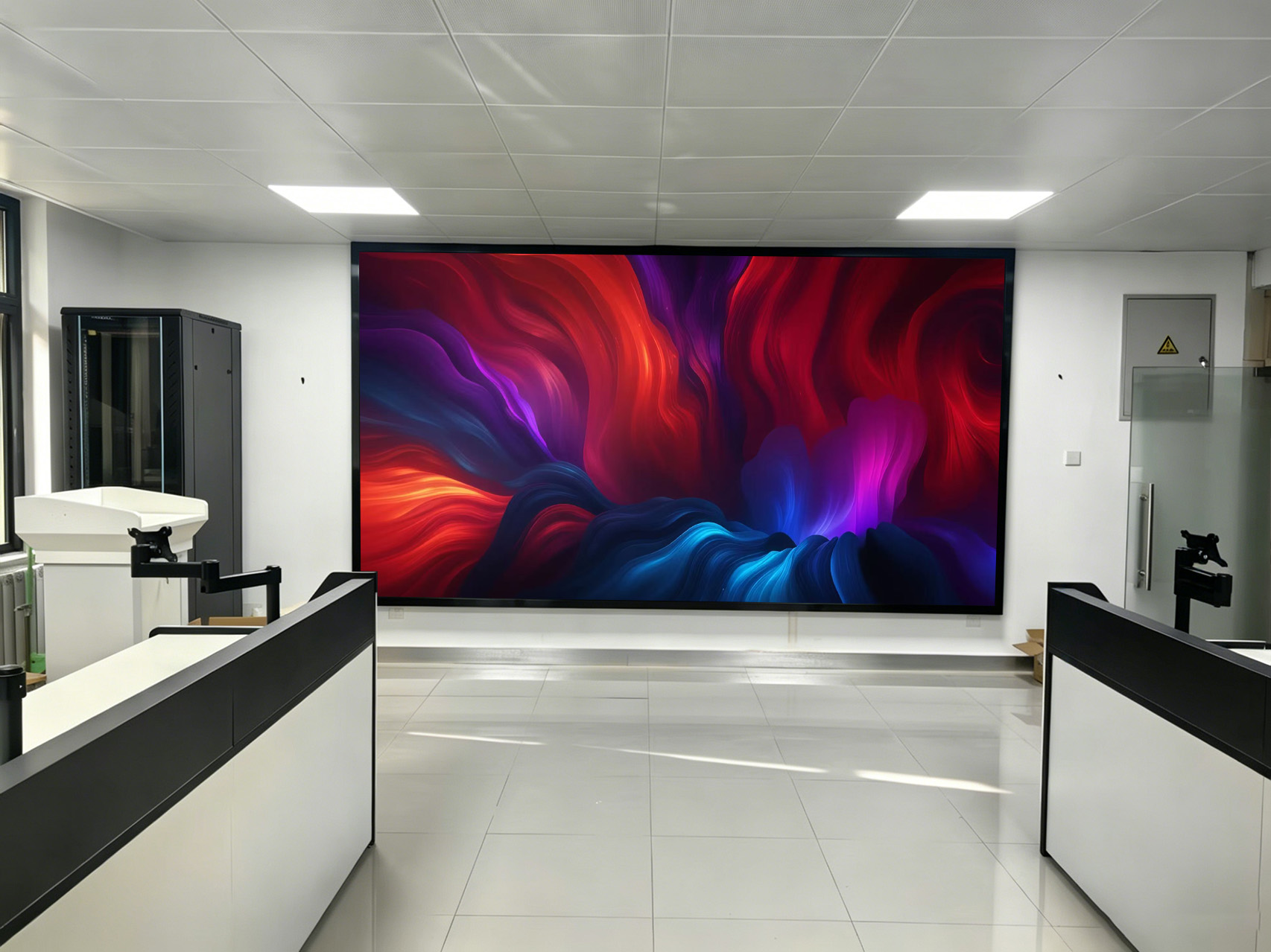 68-sqm-P1-25-fine-pitch-led-video-wall-final-display-effect-in-command-center