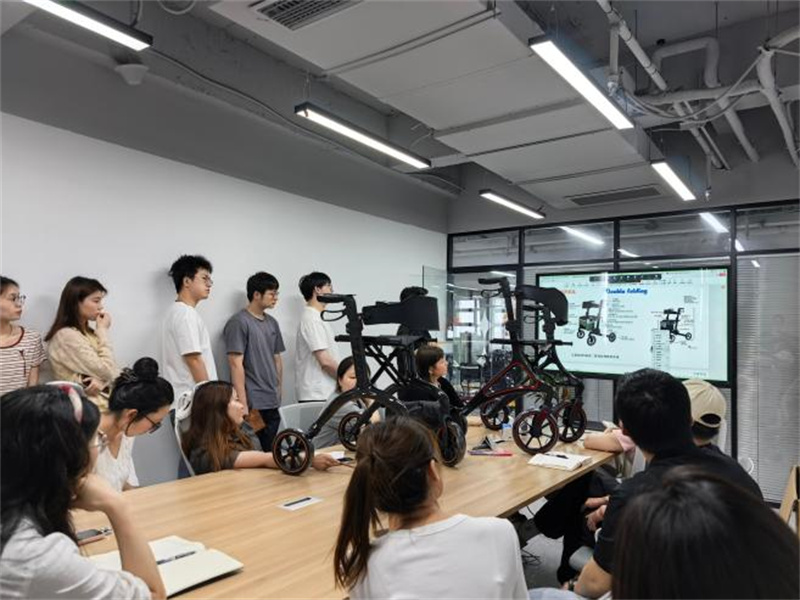 Baichen Hosts Specialized Training on Carbon Fiber Walkers, Strengthening Professional Service and Global Competitiveness