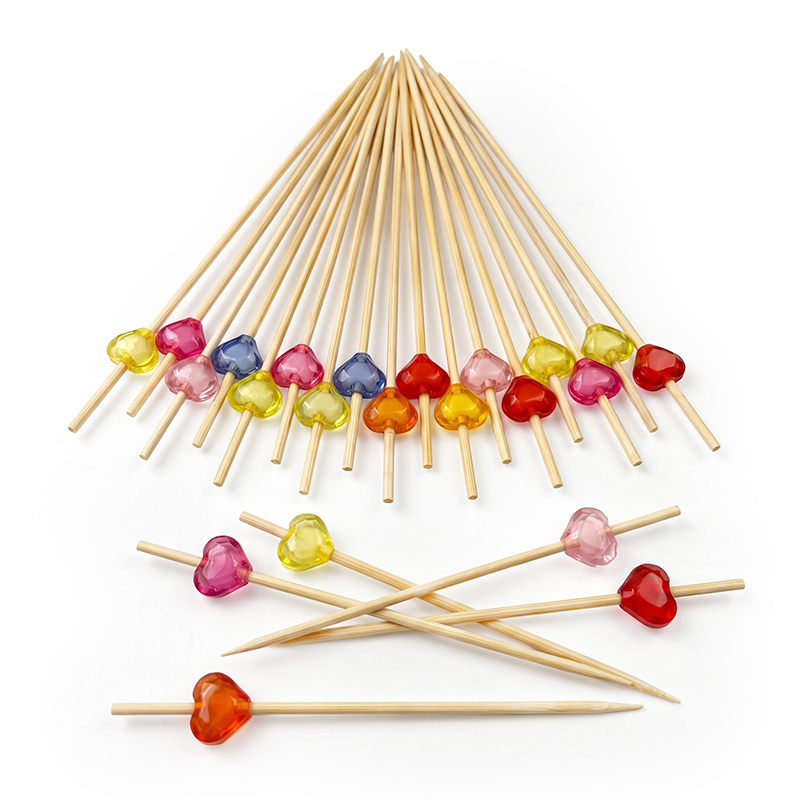 Bastoncino per spiedini in bambù con perline acriliche trasparenti a forma di cuore multicolore, 4,72 pollici