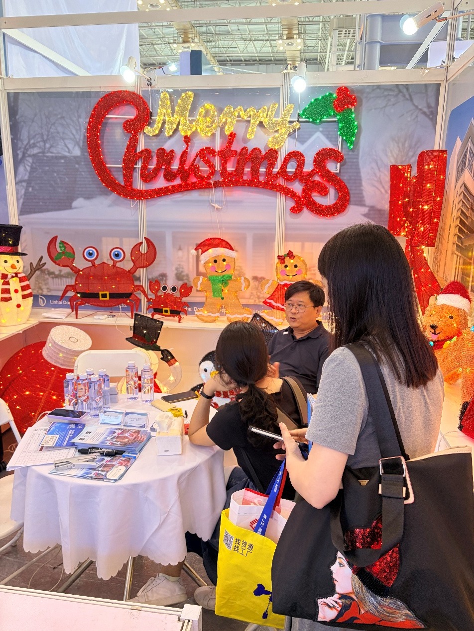 Connecting at the 2024 Ningbo Cross-Border E-Commerce Expo