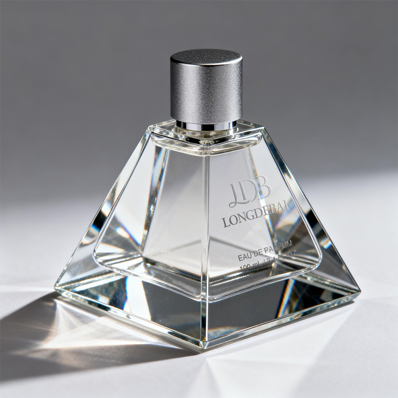 30ml 50ml 100ml forma ta' piramidi, bottija ta' kristall permeabbiltà għolja għal parfum b’kap tal-metall