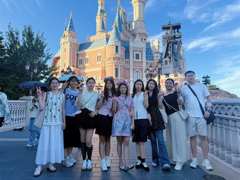 Team Building Tour at Shanghai Disneyland & Warm Dinner Gathering