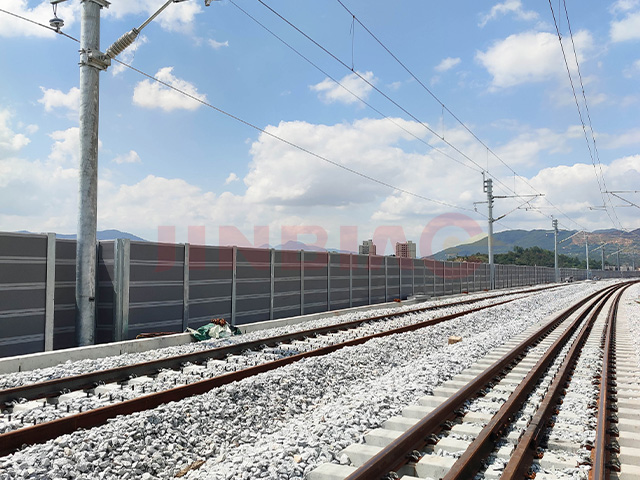 railway-noise-barrier-installation-standards.jpg
